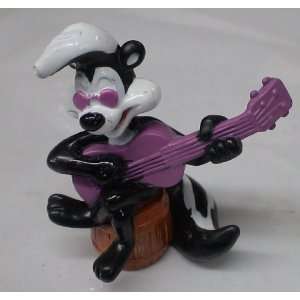   Mexican Exclusive Looney Tunes Pvc Figure  Pepe Le Pew Toys & Games
