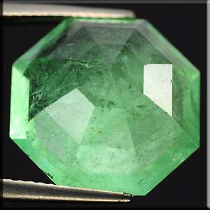 13.46 Cts DAZZLING AAA COLOMBIAN GREEN NATURAL EMERALD  