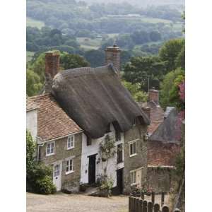  Gold Hill in June, Shaftesbury, Dorset, England, United 
