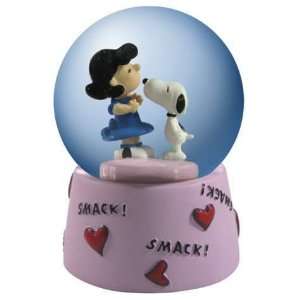  Peanuts Snoopy Kissing Lucy 45MM Waterglobe Everything 