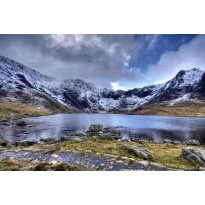  Llyn Idwal and Winter in Snowdonia   Peel and Stick Wall 