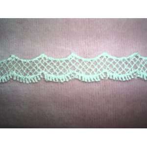  13yds Dainty Scalloped Venice Lace Trim in White