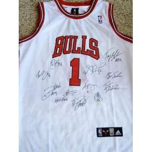  Chicago Bulls 2010/2011 Team Autographed / Signed 