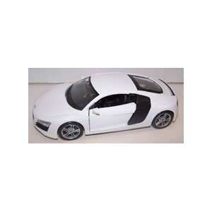    Maisto 1/24 Scale Diecast Audi R8 in Color White Toys & Games