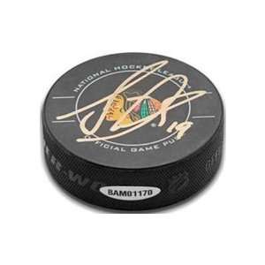  Jonathan Toews Autographed Chicago Blackhawks Logo Hockey 