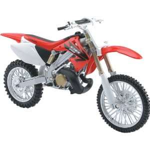  New Ray Honda 2006 CR250R Replica Motorcycle Toy   Red / 1 