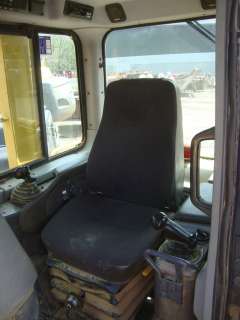 the seat this 2005 komatsu crawler tractor only has 2831 hours clocked 