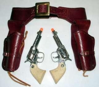 1960s PAIR 7 CAP GUNS w DOUBLE HOLSTER & GUN BELT  