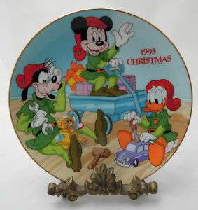 Grolier Walt Disney Mickey Donald Goofey Santa Plate  