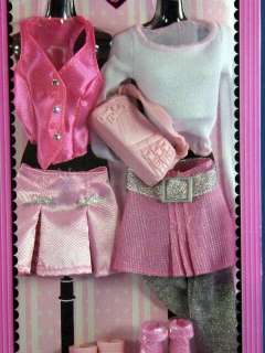 Toys R US Barbie Teresa Doll & Fashions Gift Set NRFB 027084772425 