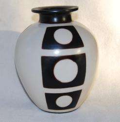 Clay Black and White Small Chulucanas Vase (Peru)  