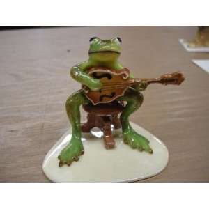    Hagen Renaker Frog Mandolin Player Figurine