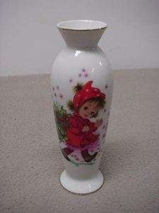   CHRISTMAS FINE CHINA BUD VASE CHRISTY CARRYING HOLLY RARE FIND CUTE
