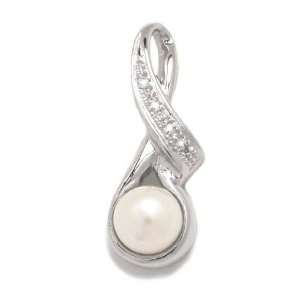   18 karat Gold with Cultivated Pearl and Diamond, weight 4.6 grams
