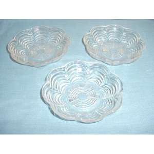  Set of 3 Glass Scallop Design Bowls 