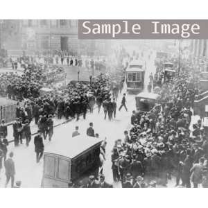 1912 Waiting to get news of Titanic. Huge crowd gathered in front of 