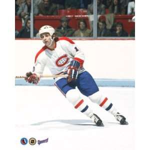 Guy Lafleur looks at play up ice 8x10