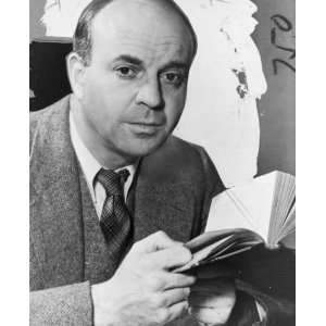 1939 photo John Dos Passos, head and shoulders portrait, facing front 