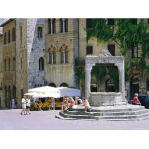  Piazza Della Cisterna, San Gimignano, Tuscany, Italy 