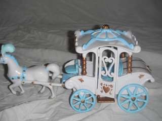Polly Pocket horse and carriage in excellent condiition  