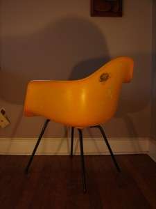   EAMES HERMAN MILLER ARM SHELL CHAIR MID CENTURY MODERN no base  
